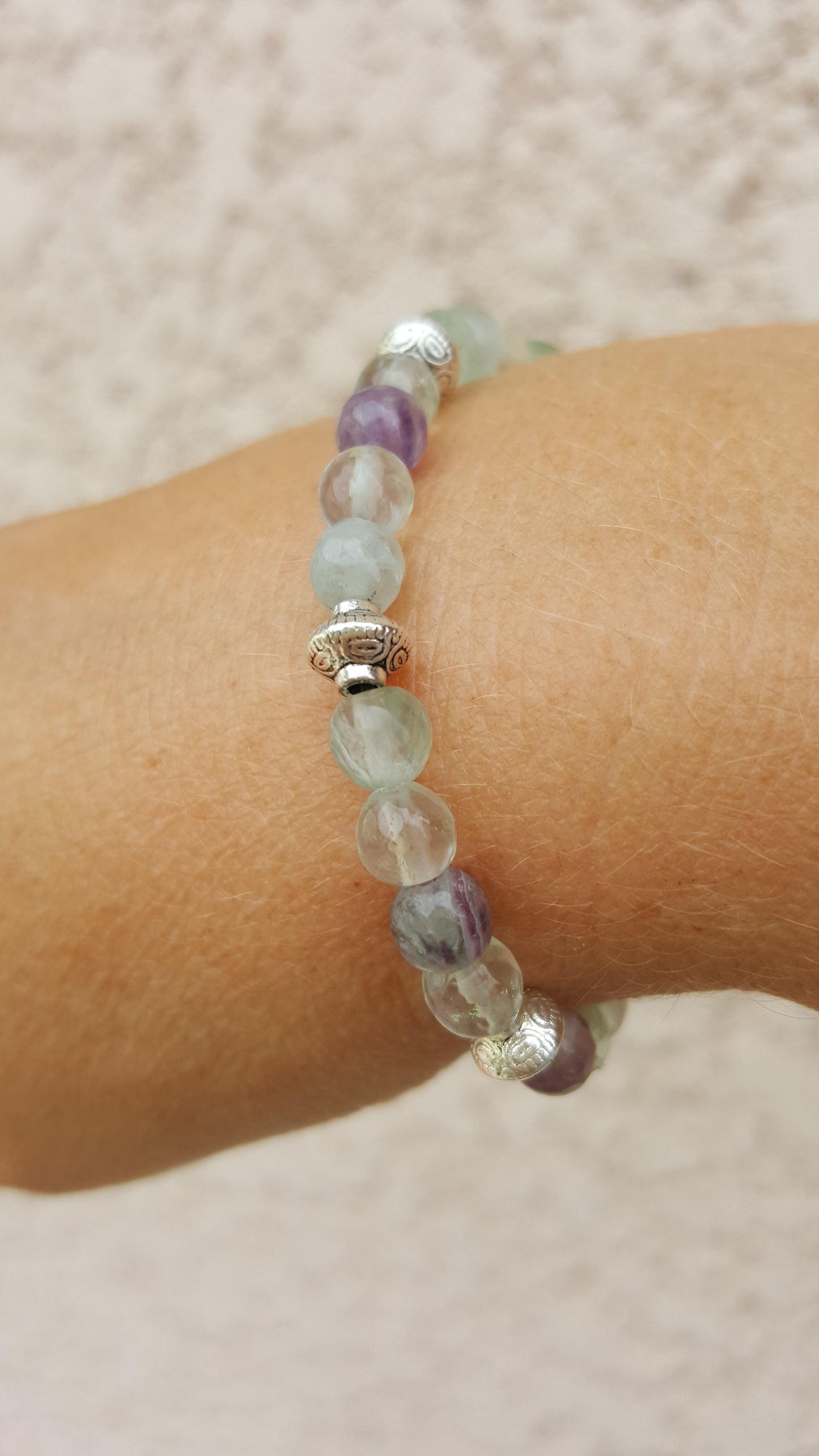 Bracelet facettes, fluorite arc en ciel, pierre de gemme, pouvoir des pierres