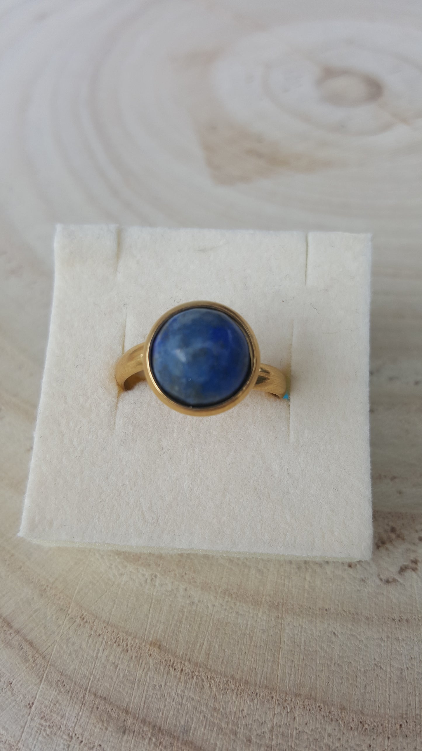 Bague cabochon, lapis lazuli, pierre de gemme, pouvoir des pierres
