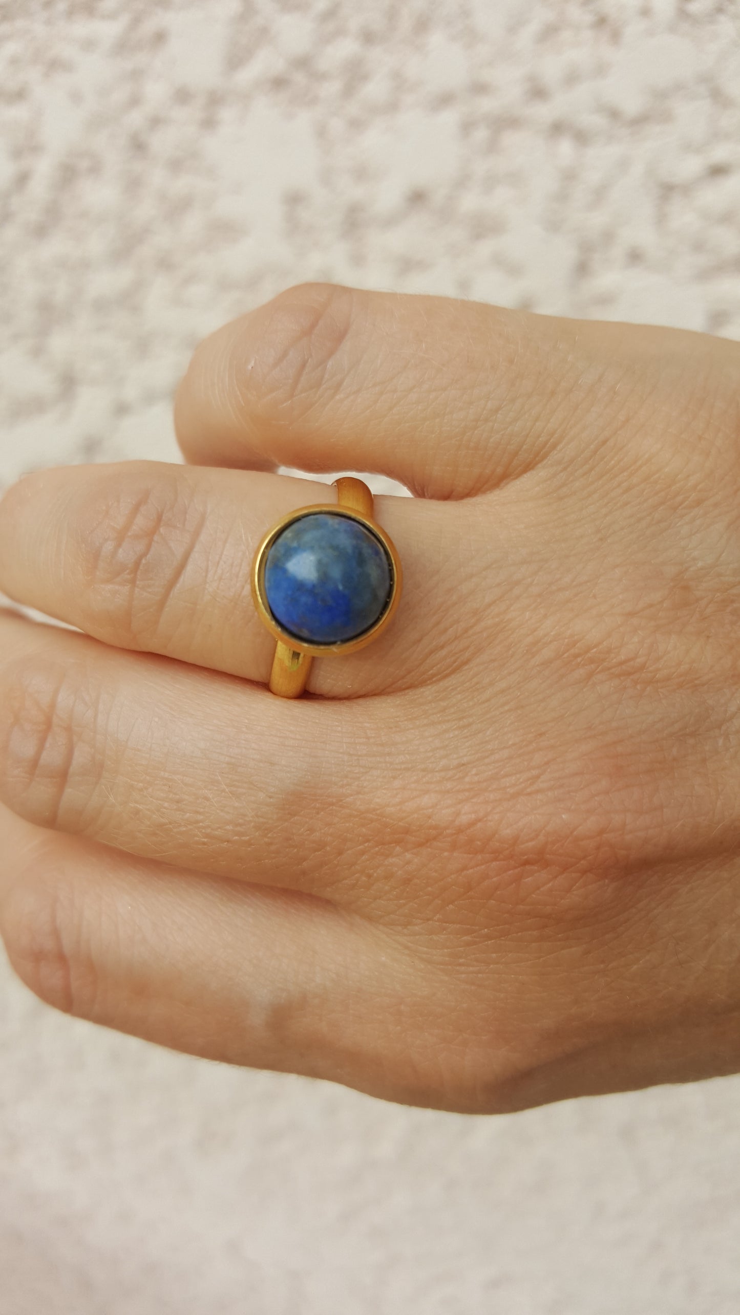 Bague cabochon, lapis lazuli, pierre de gemme, pouvoir des pierres