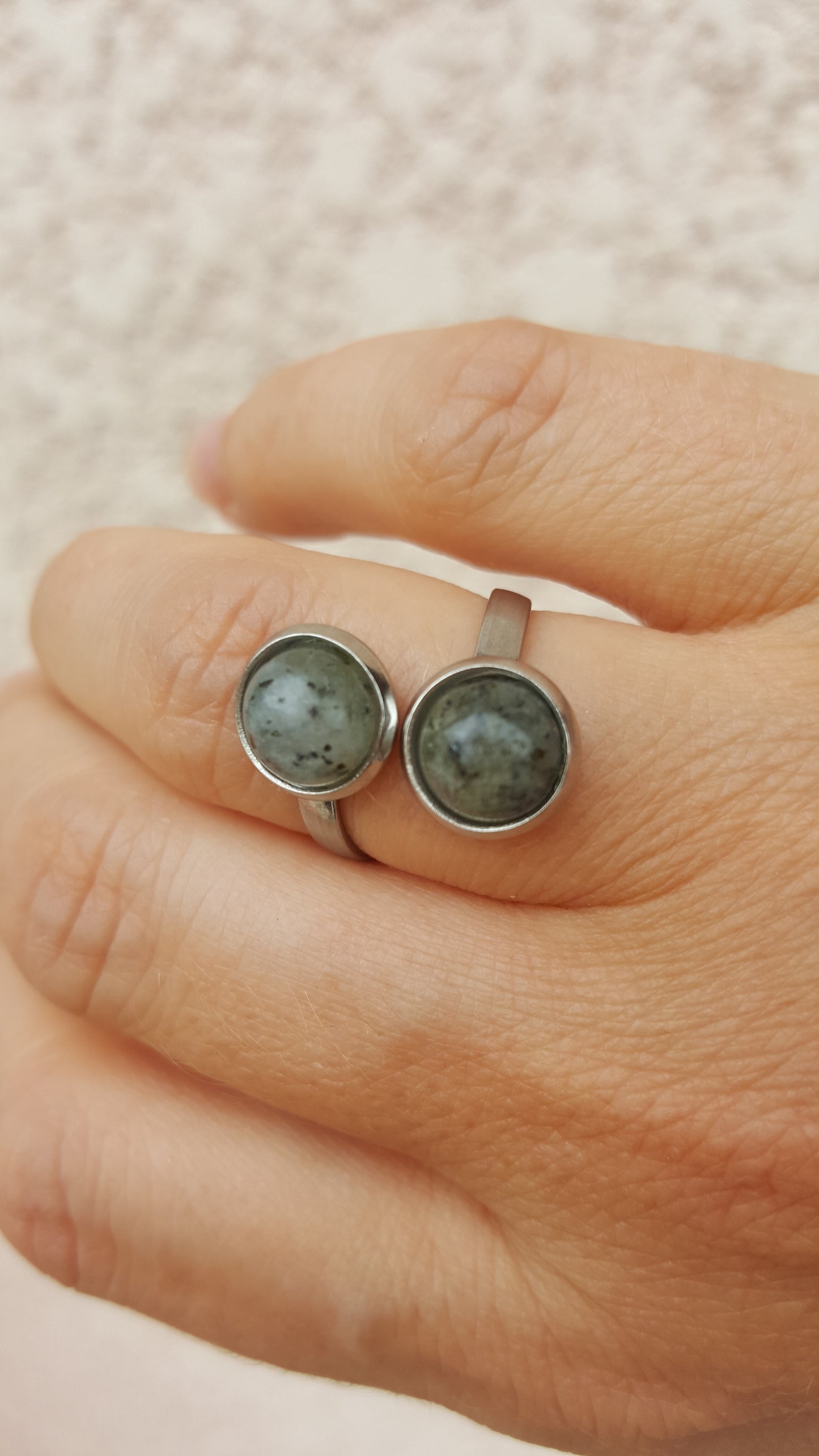 Bague cabochon, labradorite, pierre de gemme, pouvoir des pierres
