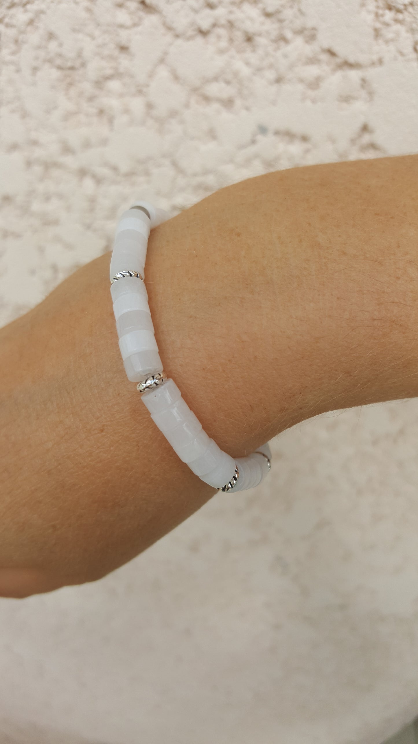 Bracelet heishi jade blanc, pierre de gemme, pouvoir des pierres
