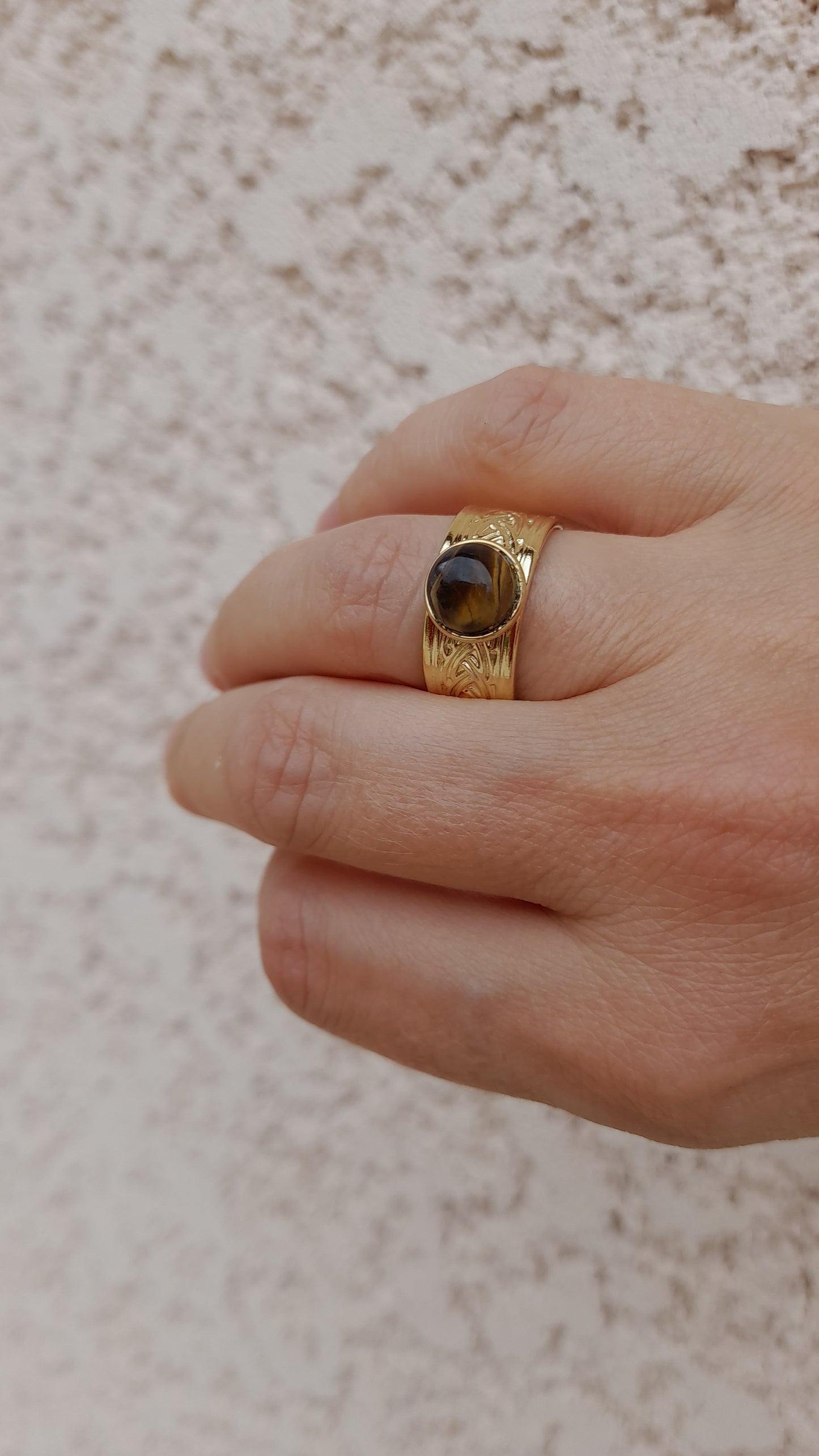 Bague cabochon oeil de tigre, pouvoir des pierres, pierre de gemme