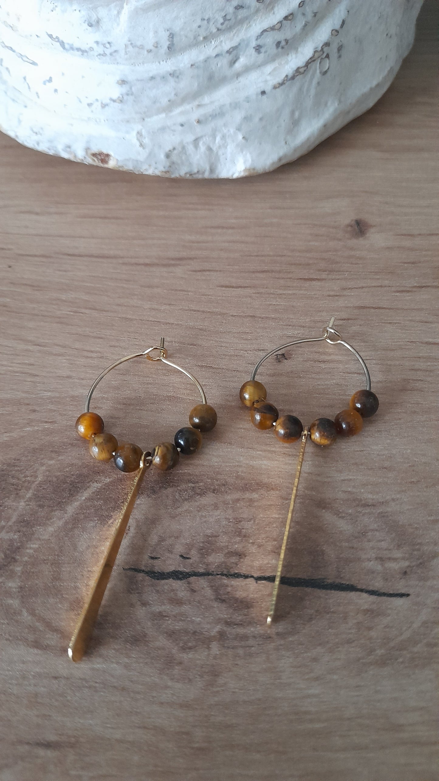 Boucles d'oreilles créoles, oeil de tigre, pouvoir des pierres, pierre de gemme