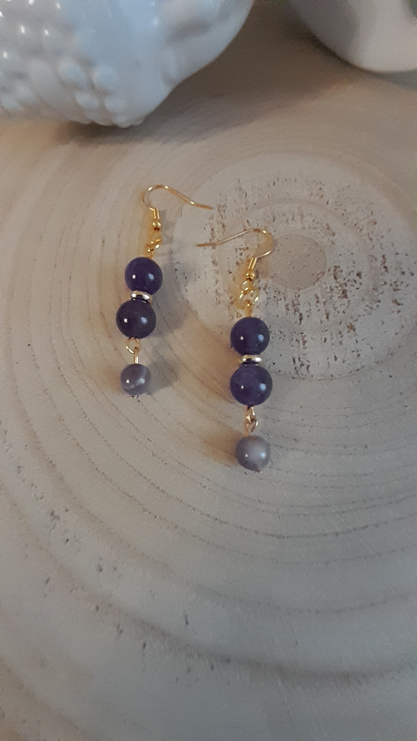 Boucles d'oreilles pendantes, améthyste, améthyste chevron, pierre de gemme, pouvoir des pierres