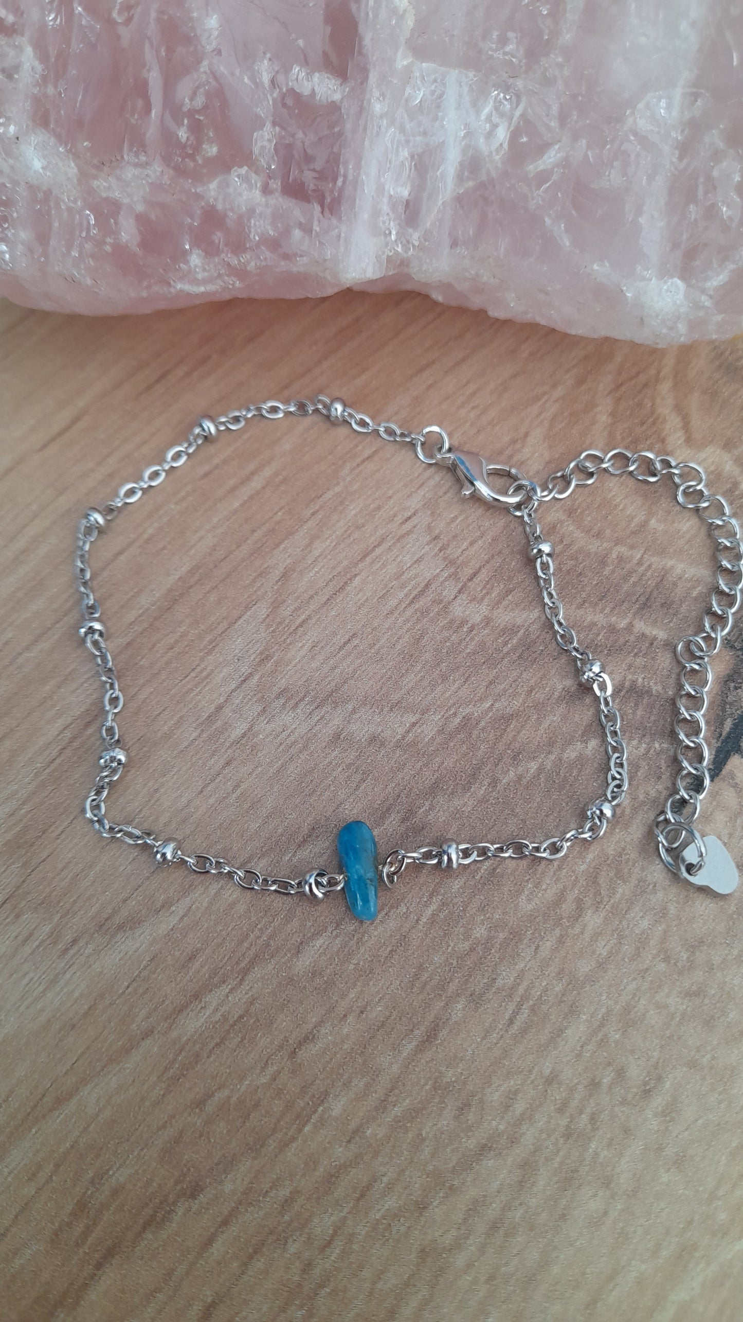 chaine de cheville, apatite bleue, pierre de gemme, pouvoir des pierres