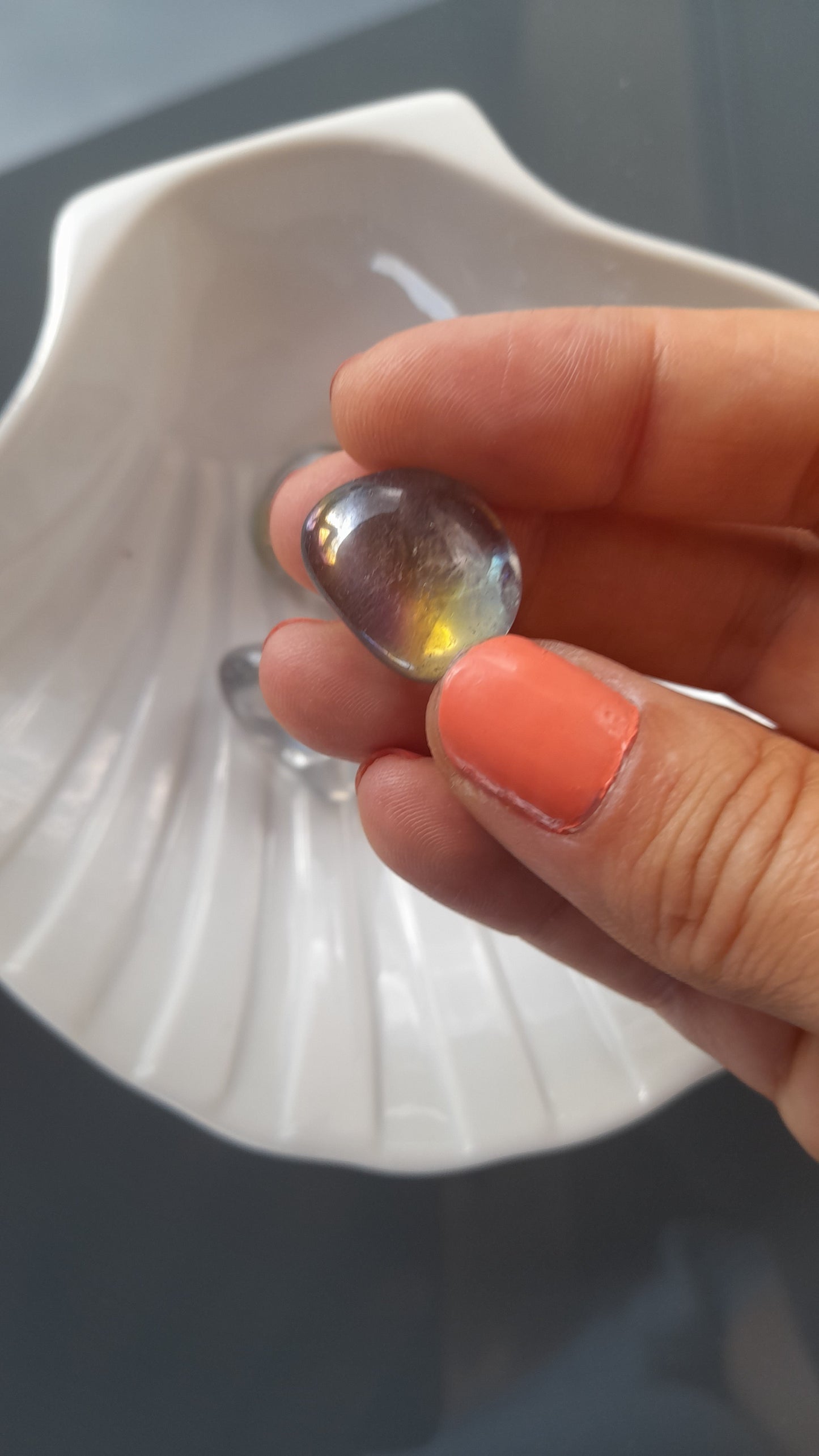 pierre roulée, cristal de roche aura bleue, pouvoir des pierres