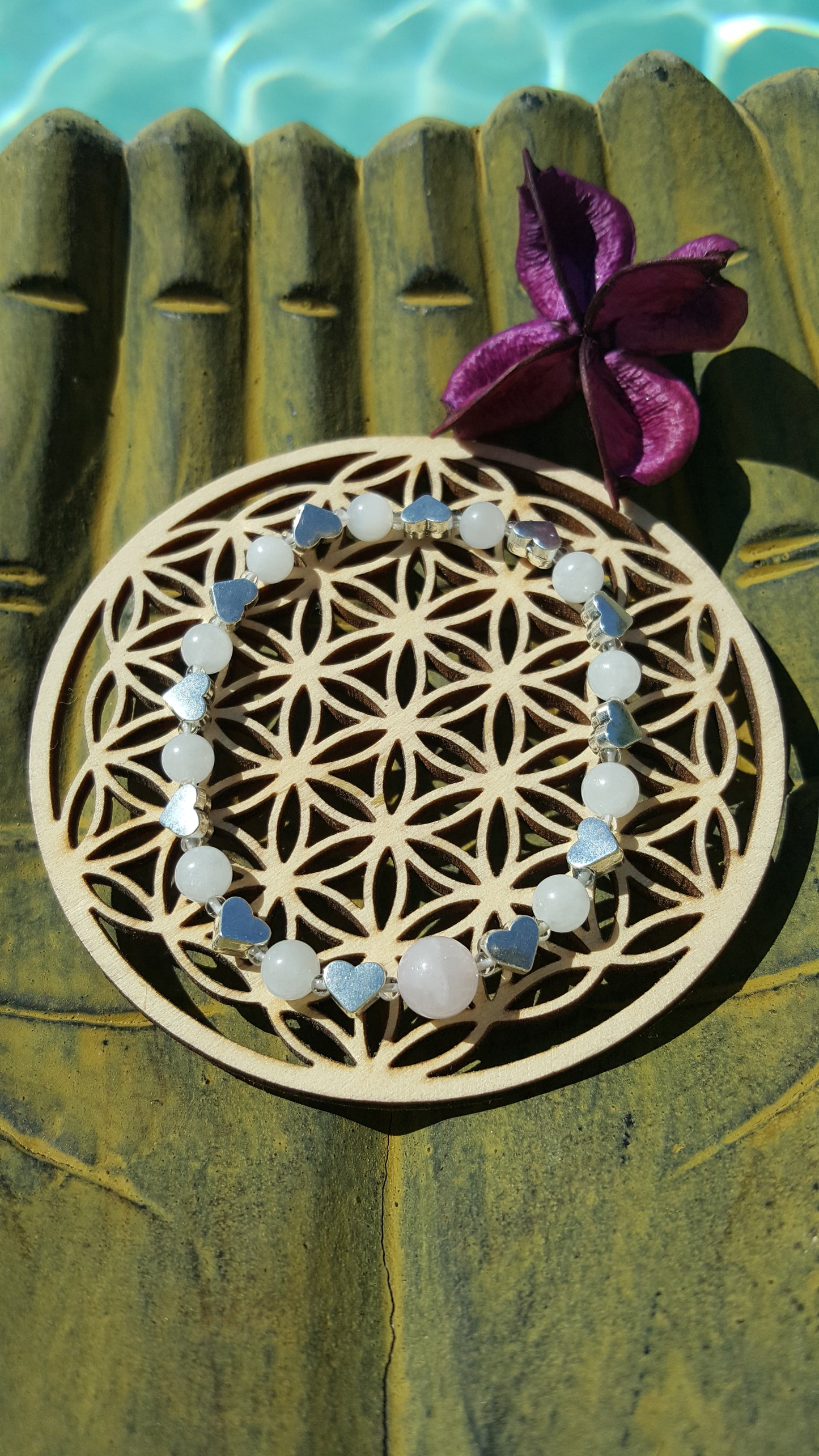 Pierre de gemme, pouvoir des pierres, quartz rose, cristal de roche, pierre de lune