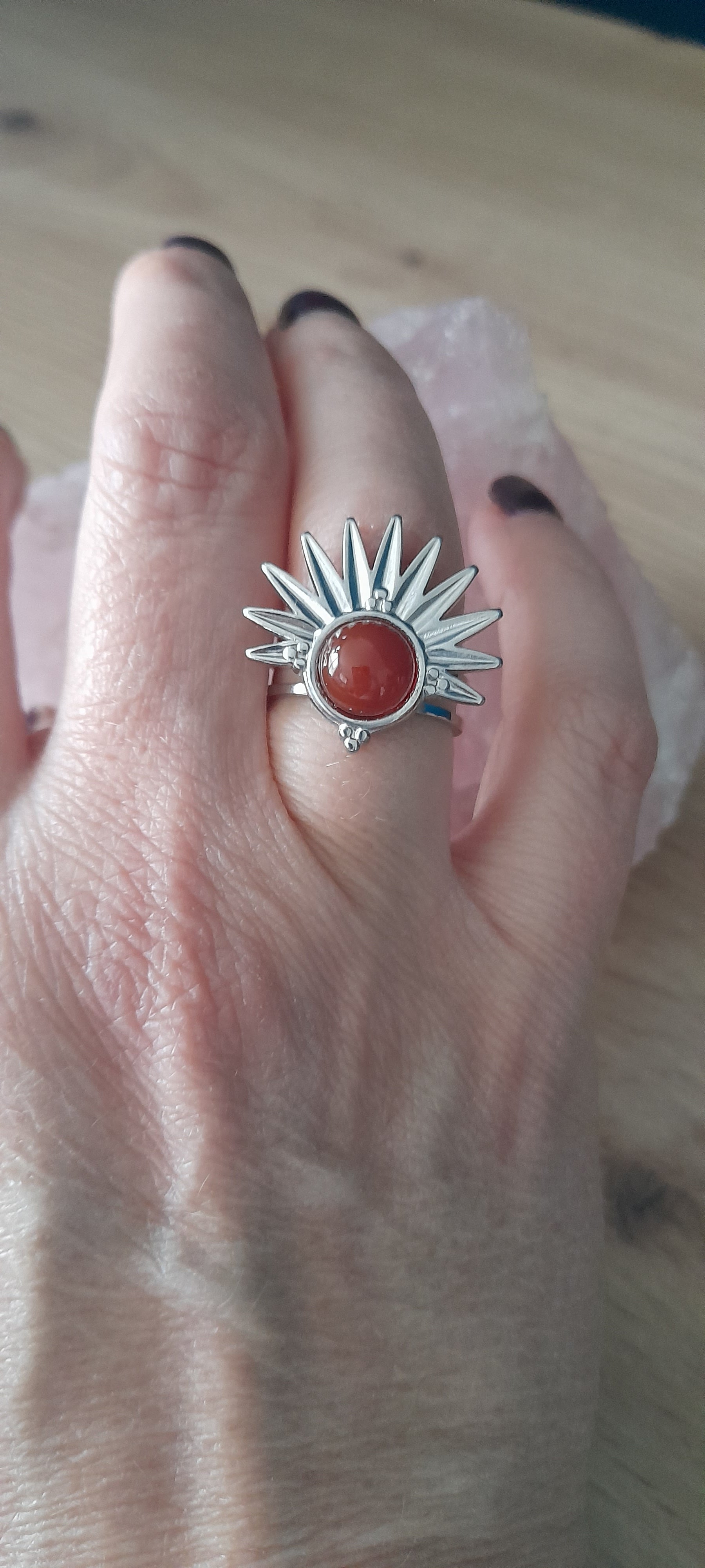 Bague demi soleil agate rouge acier inoxydable mon amour de perle, pierre de gemme pouvoir des pierres lithothérapie